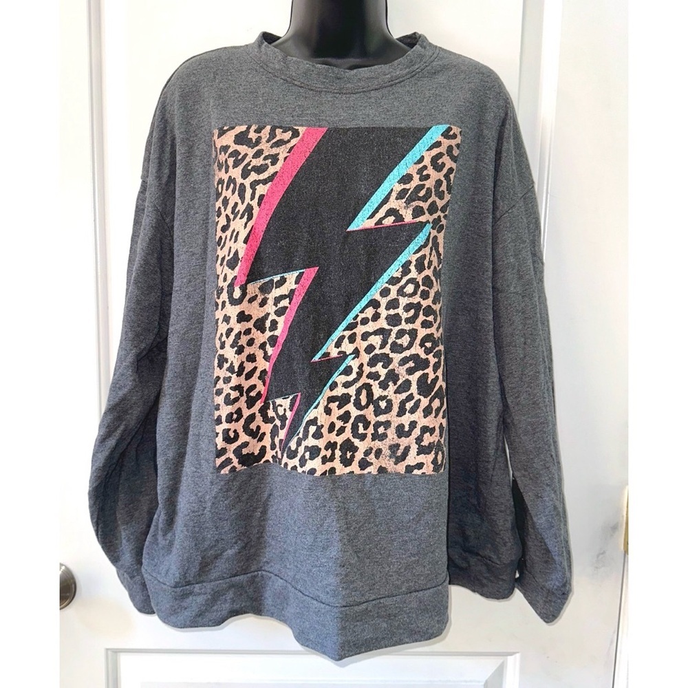 Tres Bien women’s grey crewneck sweatshirt with lightning leopard